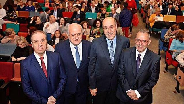 Desde la izquierda, Carmelo Pérez, los hermanos Josep y Ramón Brugada junto a Fernando Wangüemert, ayer en el Centro Cultural de Maspalomas.