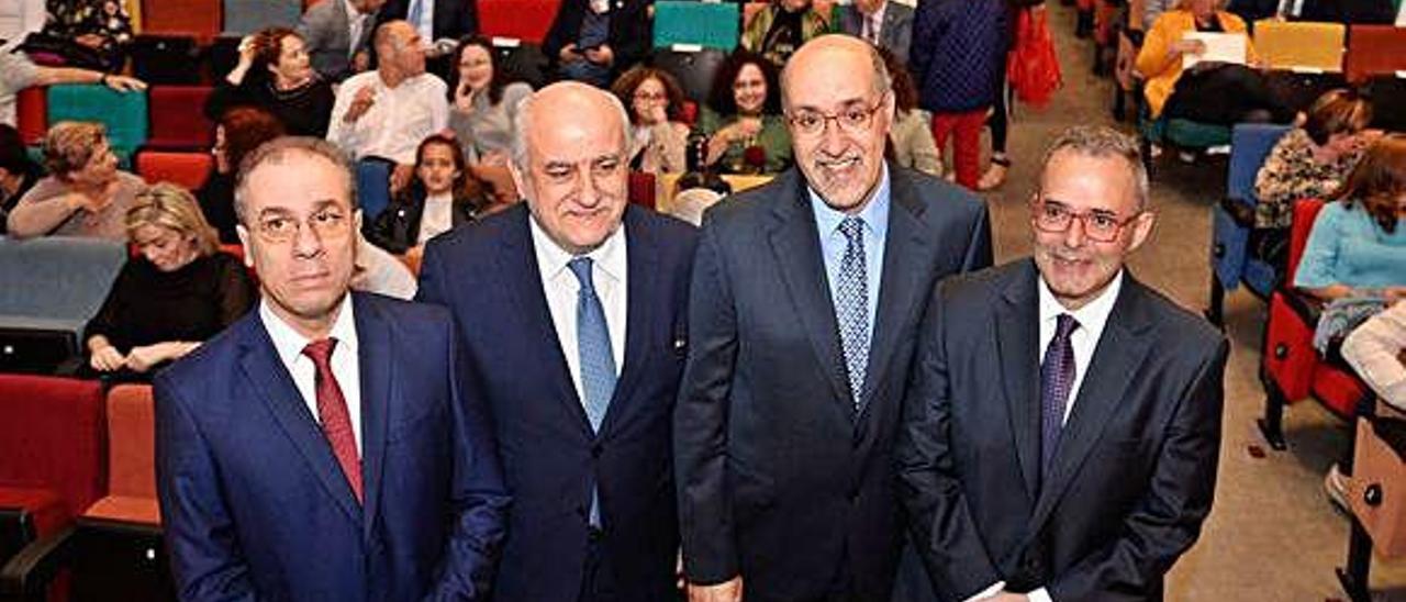 Desde la izquierda, Carmelo Pérez, los hermanos Josep y Ramón Brugada junto a Fernando Wangüemert, ayer en el Centro Cultural de Maspalomas.