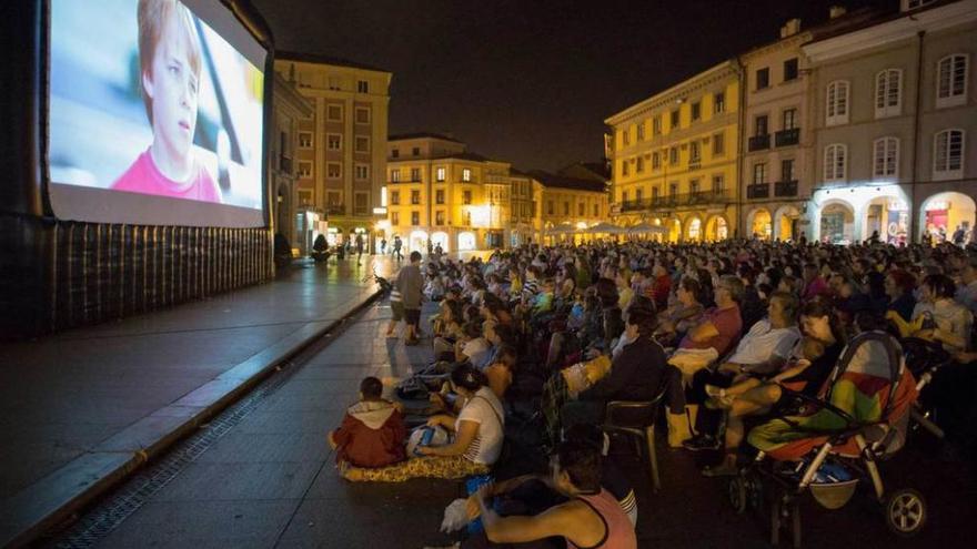 Las &quot;Noches de cine&quot; abarrotan El Parche