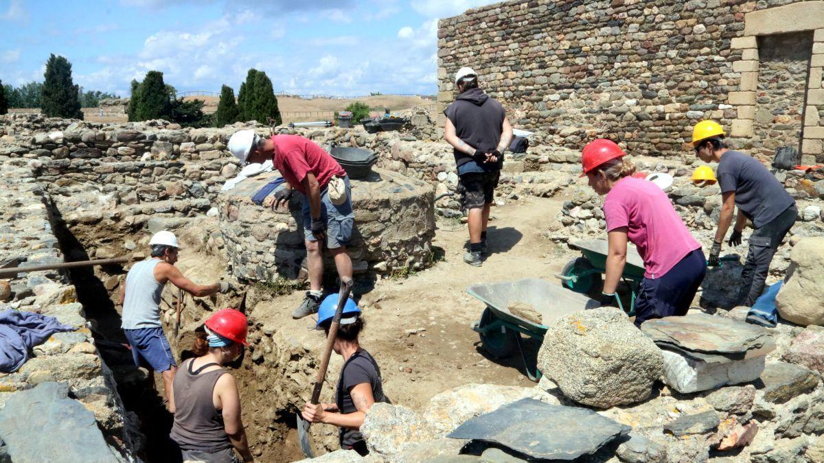 VÍDEO | Les excavacions a la Ciutadella de Roses localitzen estructures ...