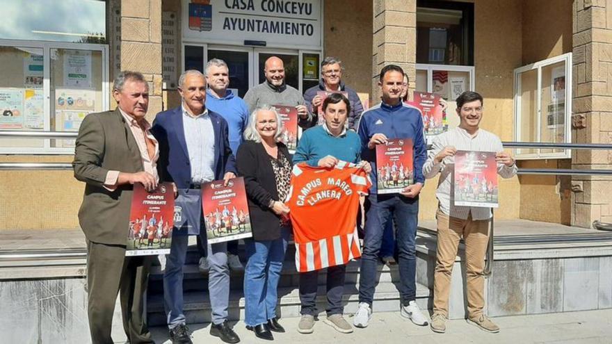 Los participantes en la presentación del campus. | L. P.