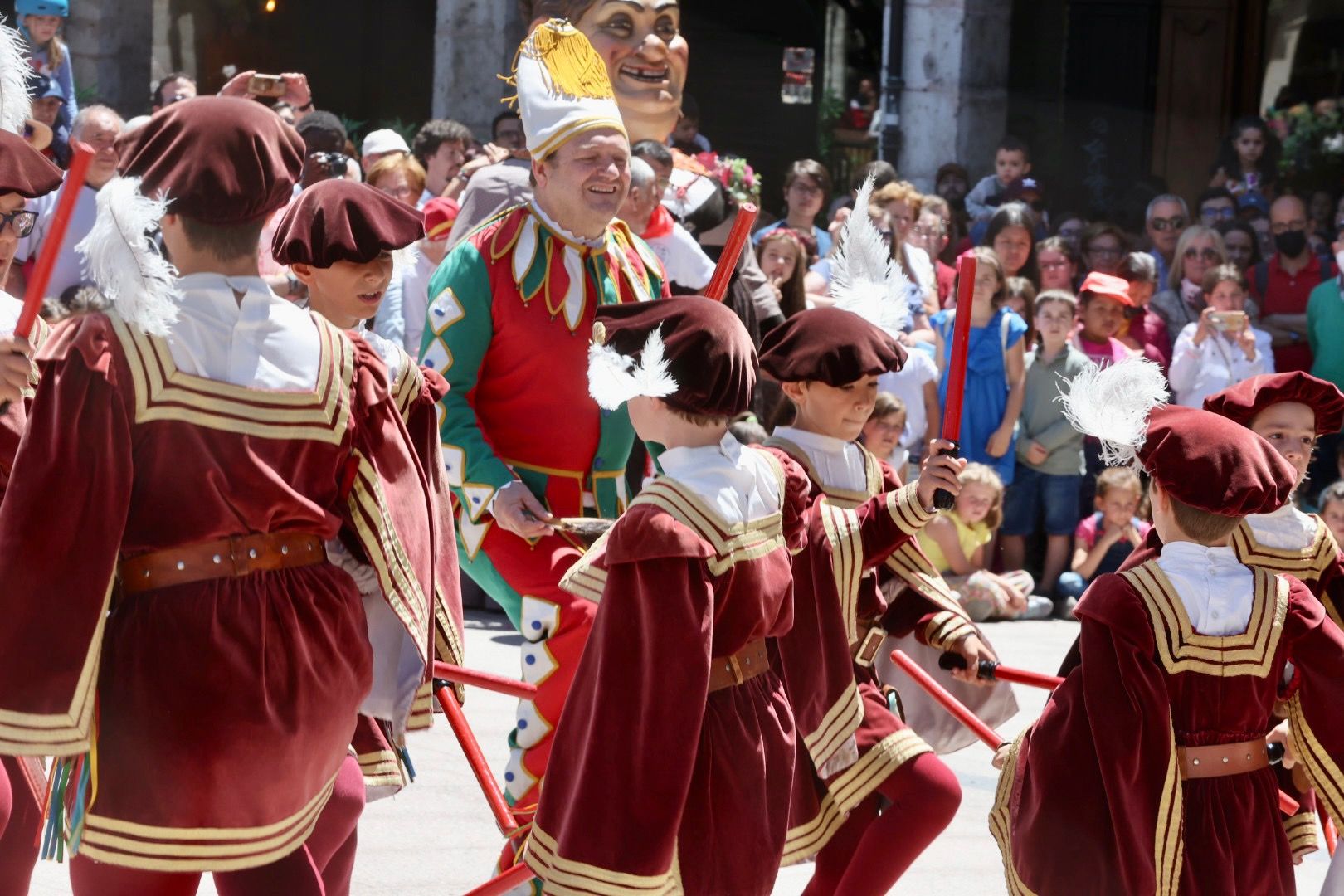 Danzantes y Gigantillos de Burgos para Carmen, Nerea y la corte mayor