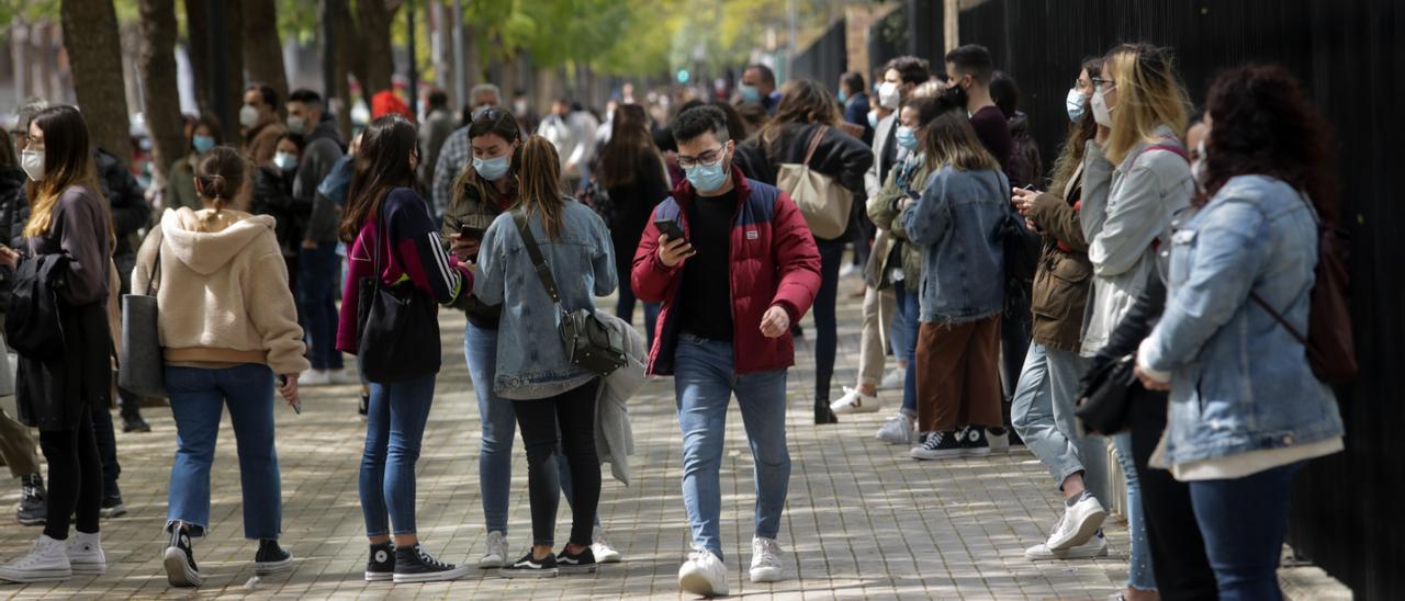 Estudiantes de medicina se preparan para entrar a los exámenes MIR el pasado marzo.