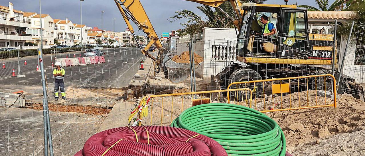 Imagen de una obra de evacuación de pluviales en el sur del casco urbano de Torrevieja.