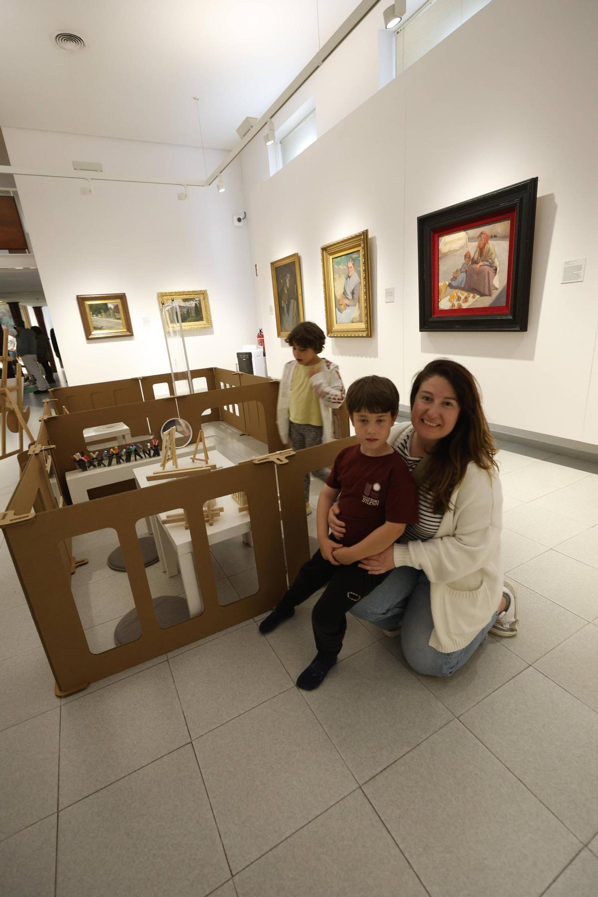 El arte y el juego infantil, de la mano en el Museo Piñole de Gijón para celebrar el Día de los Museos, en imágenes