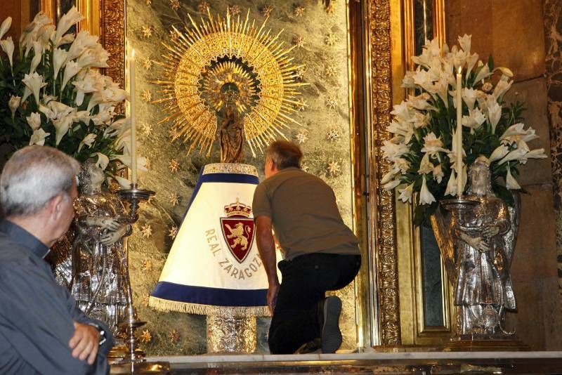 Fotogalería de la ofrenda floral del Real Zaragoza a la Virgen del Pilar