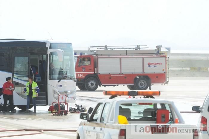 Simulan un accidente aéreo en aeropuerto