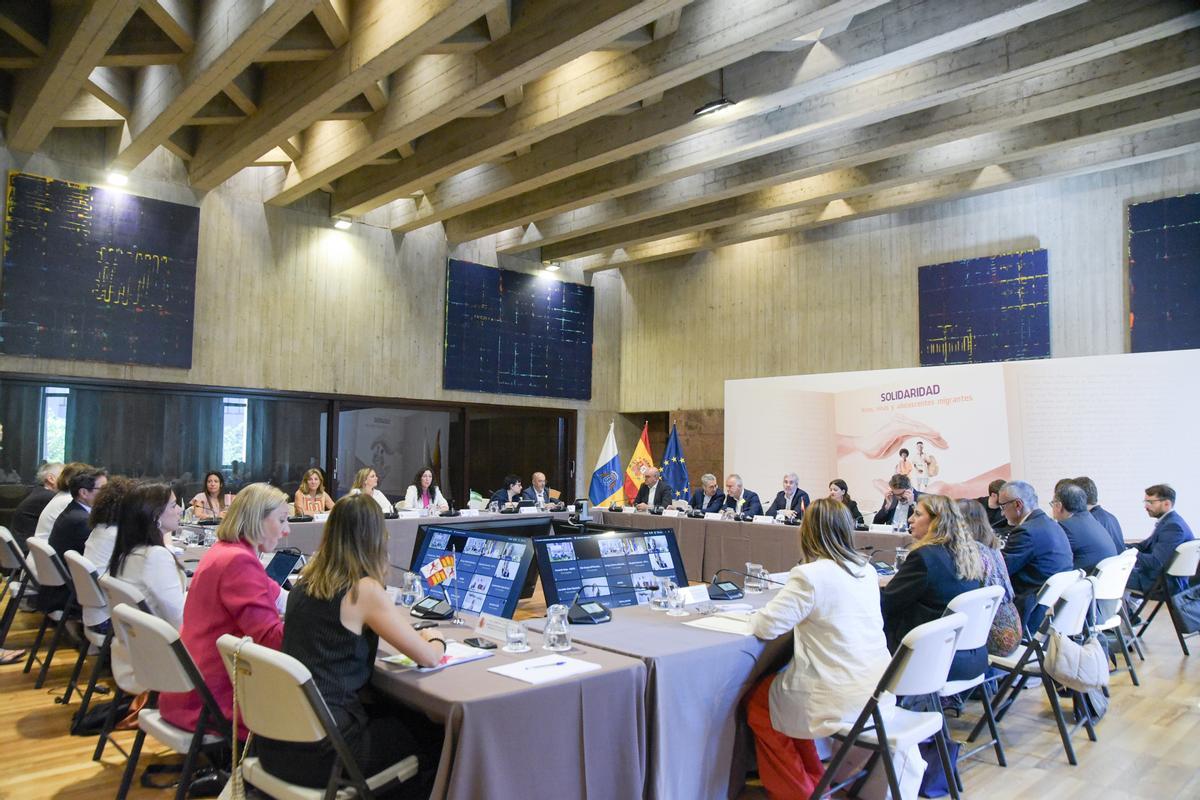 Vista general de la reunión de la Conferencia Sectorial de Infancia y Adolescencia, a 10 de julio de 2024, en Santa Cruz de Tenerife, Canarias (España).