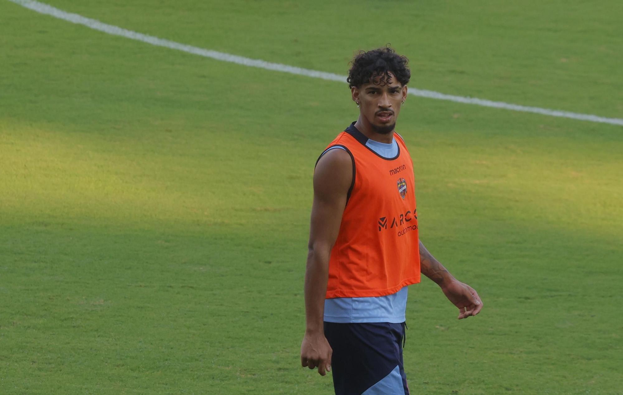 Entrenamiento del Levante UD previo al encuentro frente al Racing de Ferrol