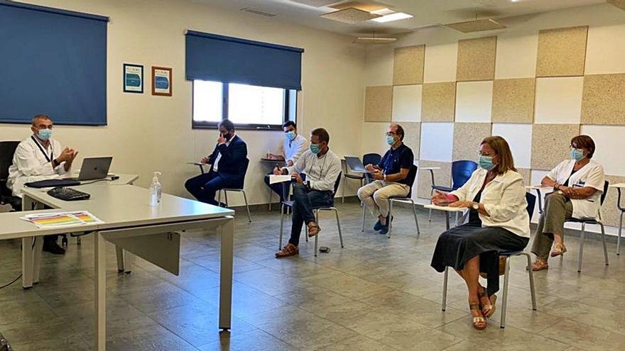 Reunión entre los cuatro alcaldes de la comarca del Mar Menor con los responsables sanitarios del Área de Salud VIII.