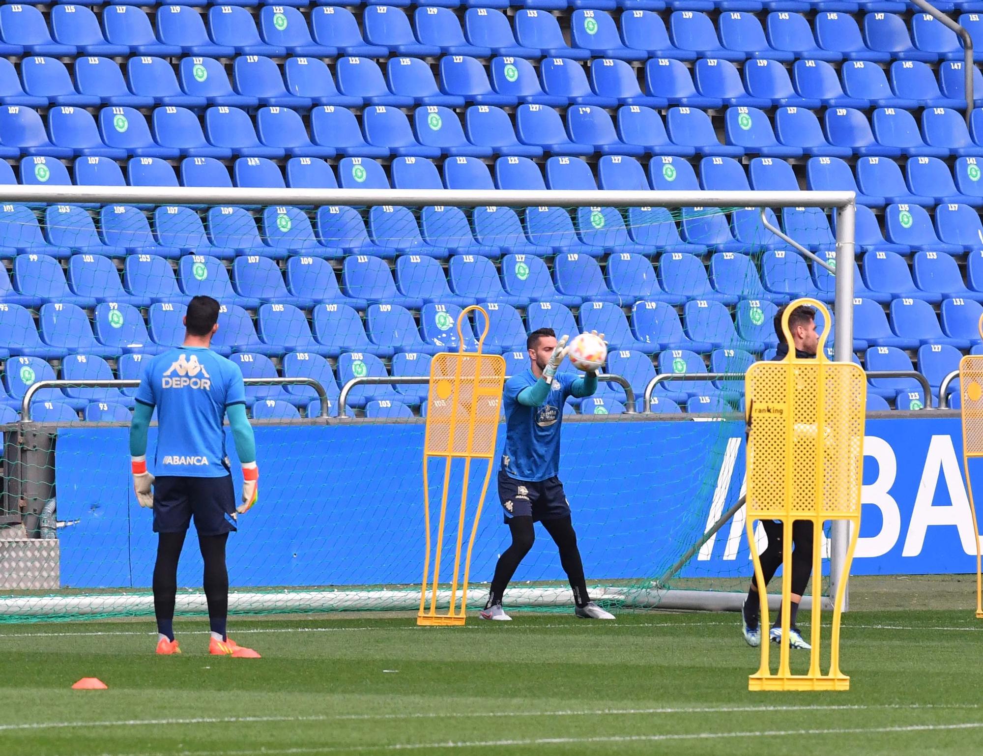 Óscar Cano toma las riendas del Dépor con su primer entrenamiento en Riazor