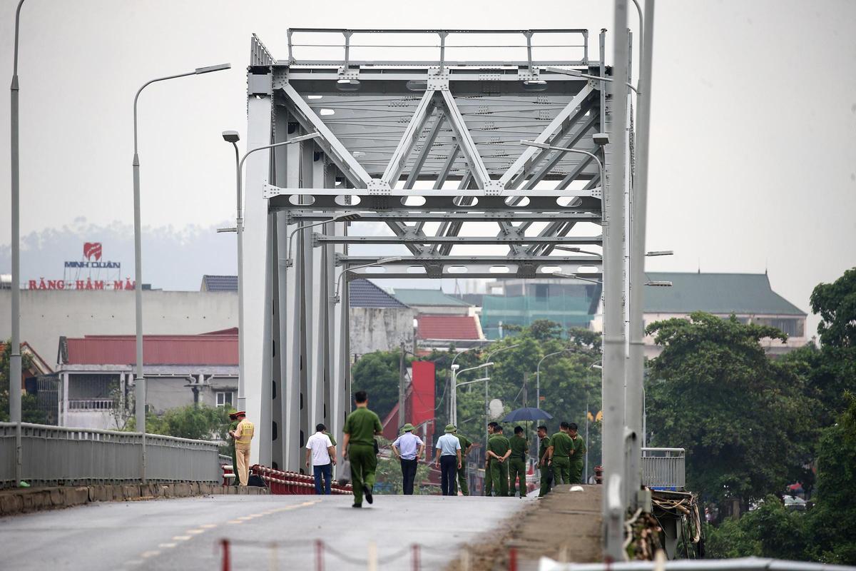 Un puente se desploma en Vietnam y deja al menos 13 desaparecidos