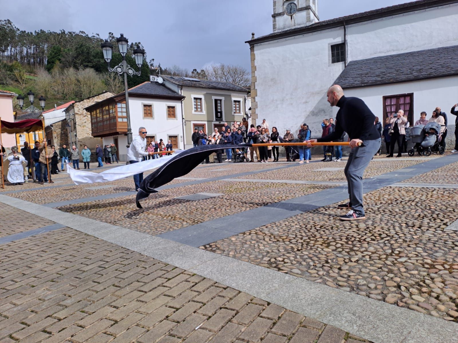 El &quot;especial&quot; domingo de Pascua de Piantón (Vegadeo), el pueblo que mantiene viva una tradición del siglo XVII