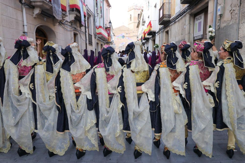 Ofrenda de flores a la patrona de Castalla