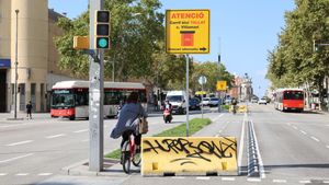 Les obres esborren carrils bici a Barcelona i obliguen els ciclistes a improvisar "rutes insegures"