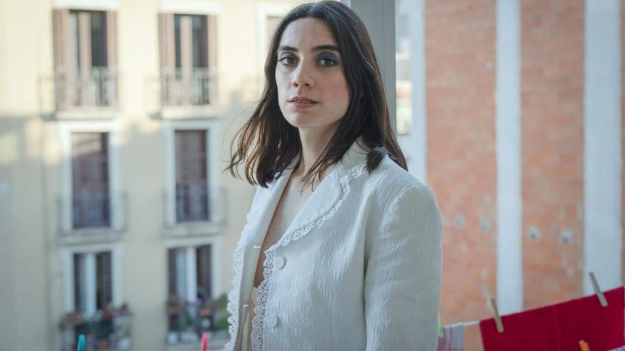 Pesentación del libro Y si una nación desfilando por una alfombra roja, de Juana Dolores