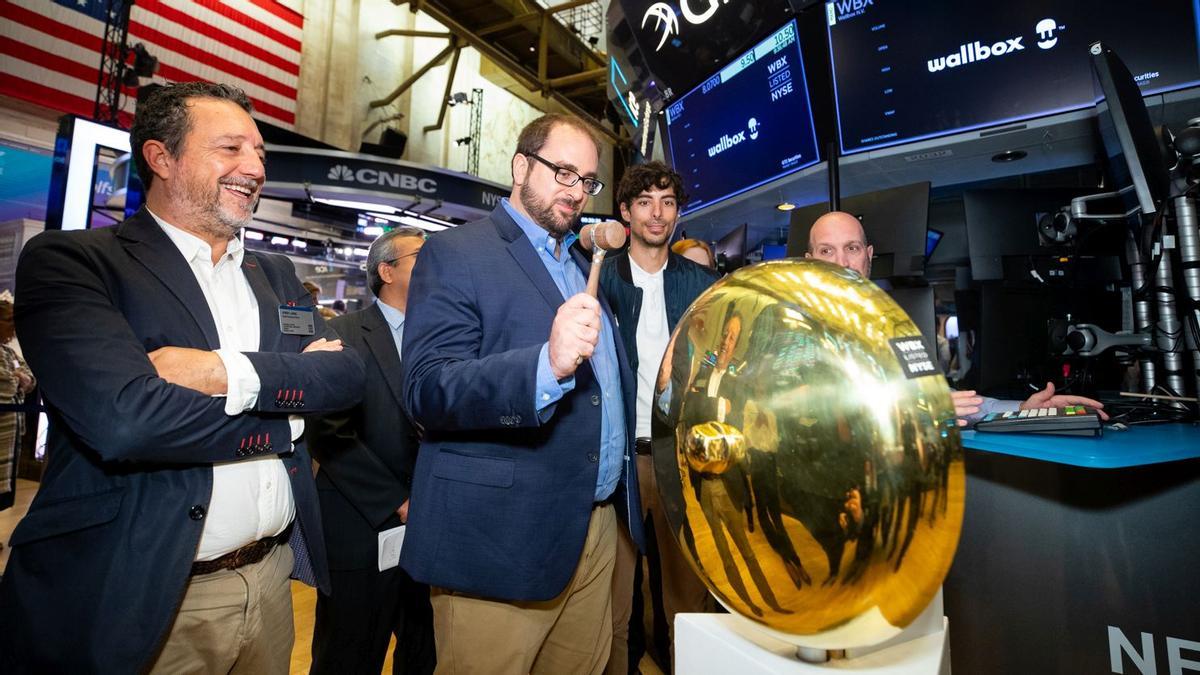 Wallbox N.V. (NYSE WBX) Rings the First Trade Bell

The New York Stock Exchange welcomes Wallbox N.V. (NYSE WBX), today, Monday, October 4, 2021, in celebration of its first day trading on the NYSE. To honor the occasion, co-founders, Enric Asunción, CEO and Eduard Castañeda, CPO, rings the First Trade Bell.