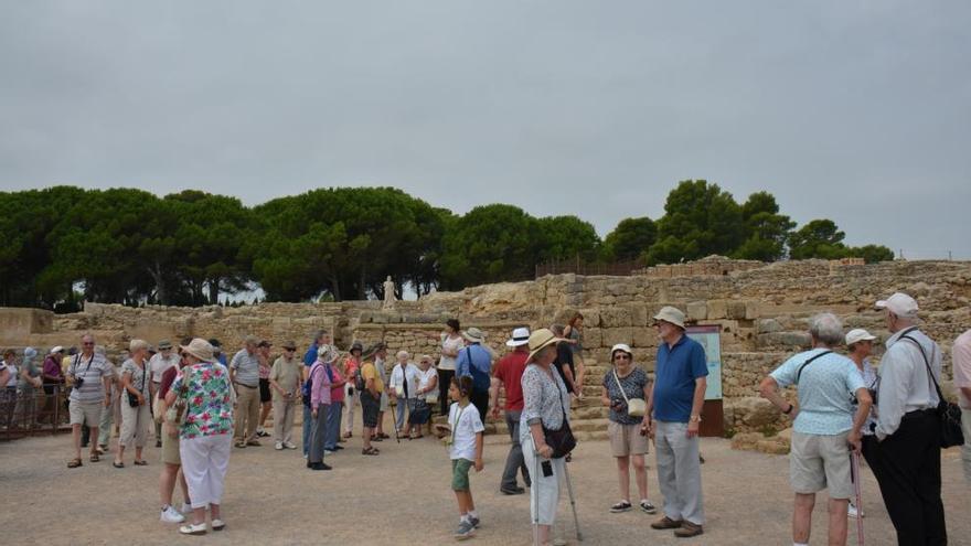 La visita dels creueristes a Empúries