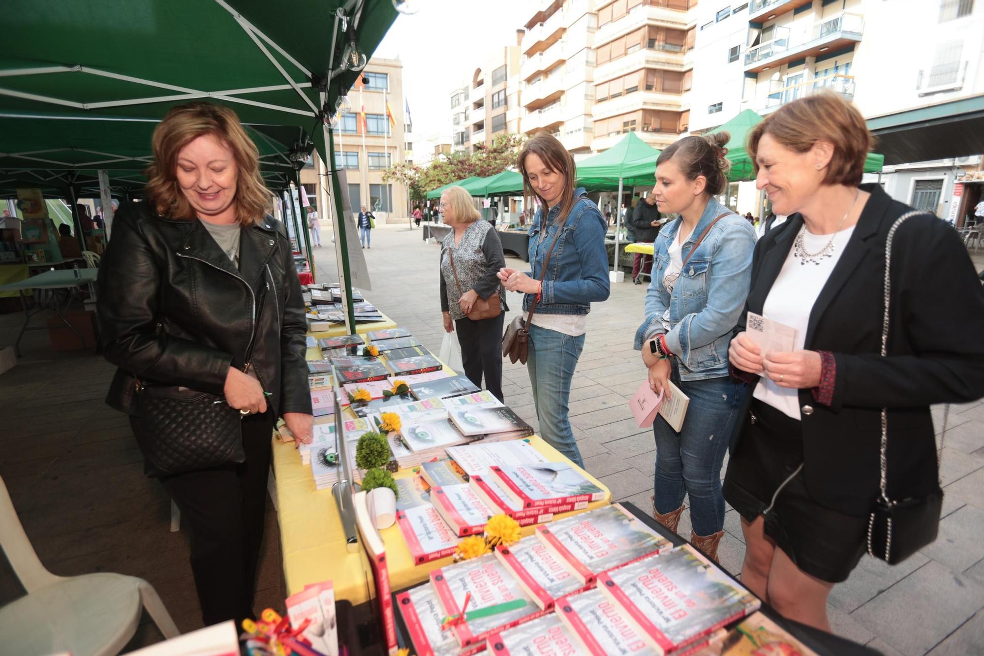 Las fotos de la primera jornada de la Fira del Llibre de Vila-real