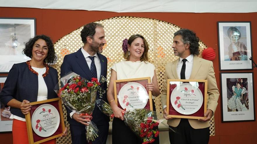 'Los claveles de la Prensa', imán para el talento y el compromiso en Sevilla: premios para Manuela Ocón, Arcángel y el trabajo de 'Entre Amigos' en el Polígono Sur