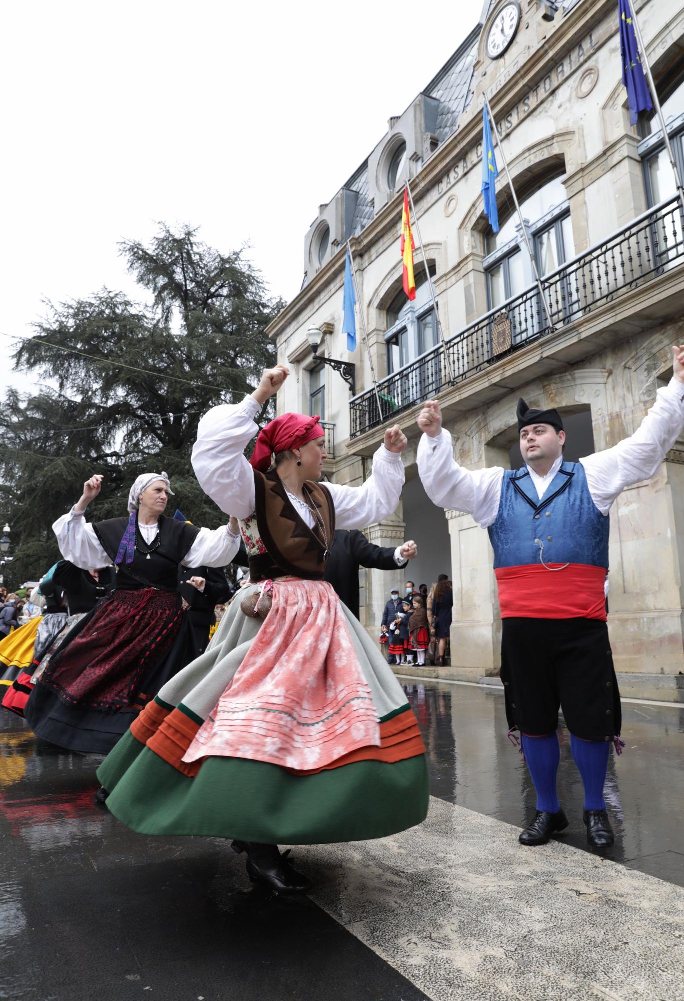 EN IMÁGENES: Así fue la fiesta de los Güevos Pintos en Pola de Siero