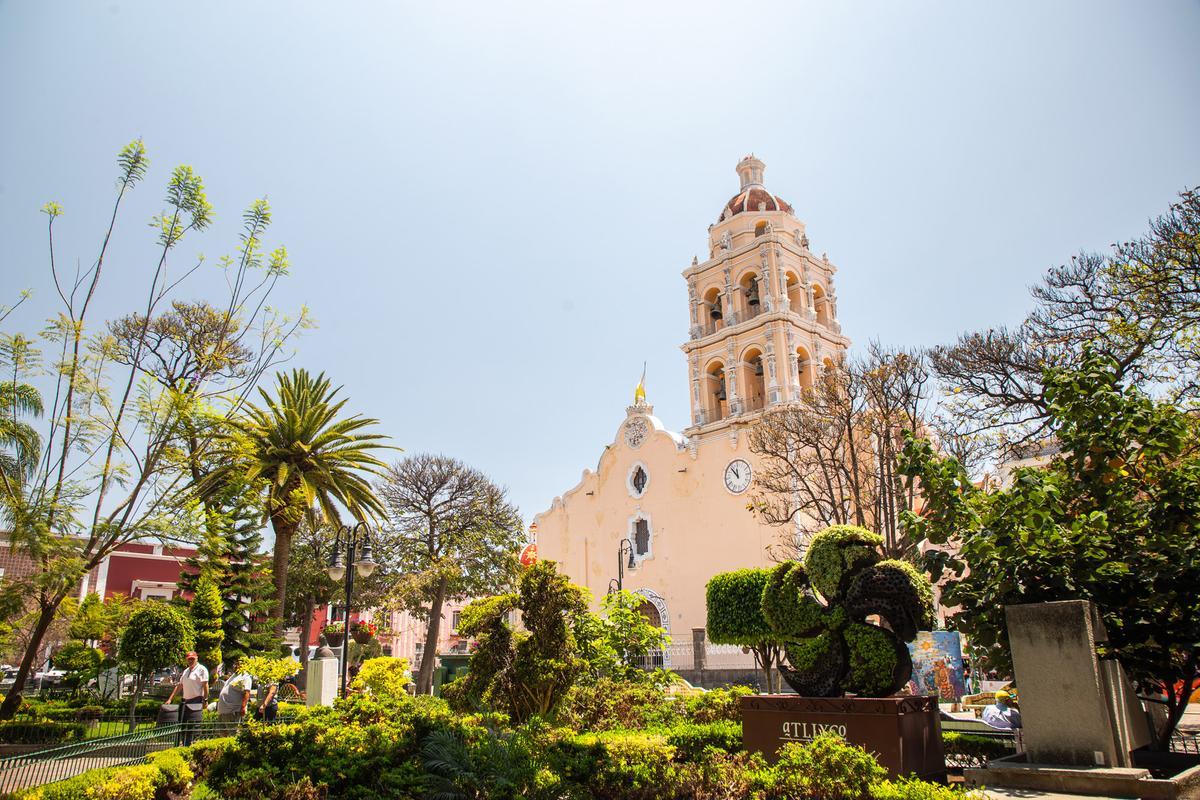 presume de tener "el mejor clima del mundo" gracias a su temperatura templada constante que oscila entre los 8 °C y los 28 °C, ideal para la producción masiva de flores y plantas ornamentales.