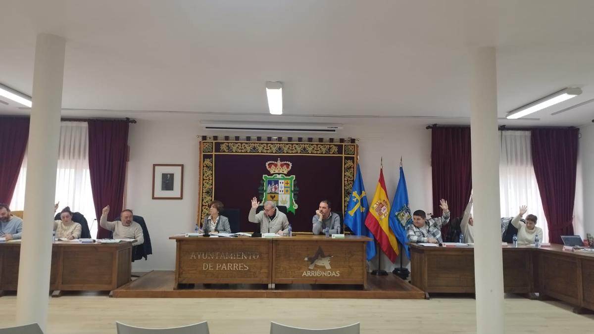 El pleno de Parres en una imagen de archivo.