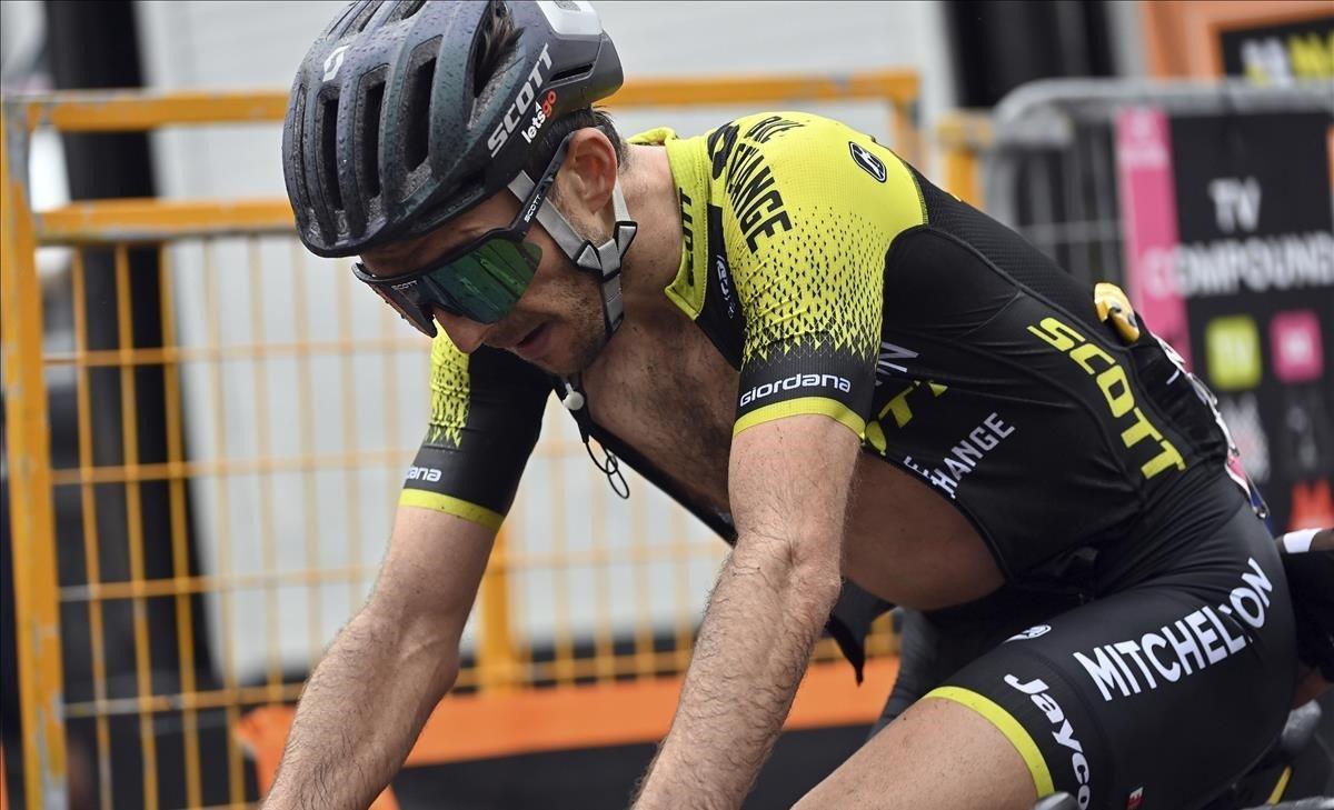 segea55276802 britain s simon yates competes during the third stage of the201010092654