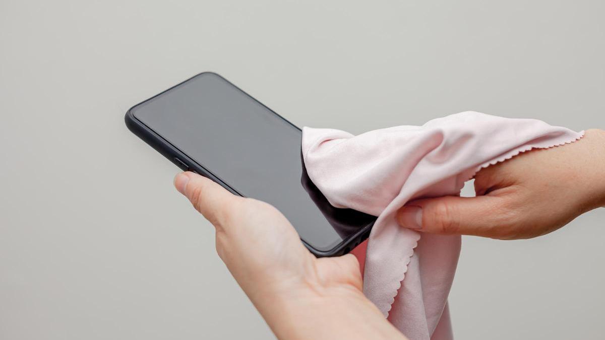 Cómo limpiar el altavoz del móvil