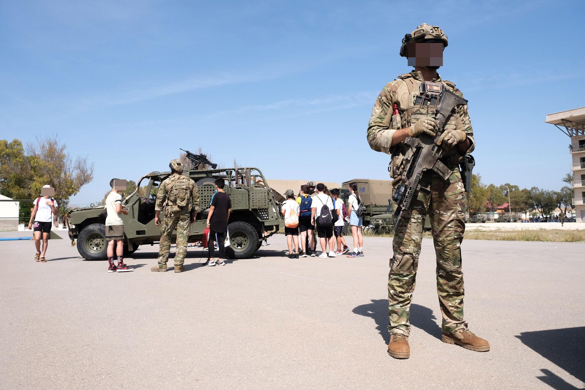 1600 niños de colegios de la provincia visitan la base militar del MOE en Rabasa