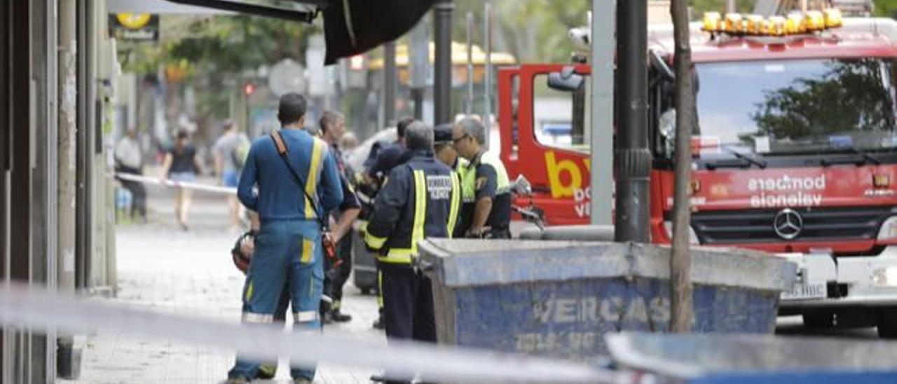 Cortan el tráfico en la Gran Vía por una fuga de gas en un local