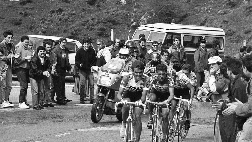 Retratos del ciclismo asturiano: una exposición repasa la historia del deporte en la región