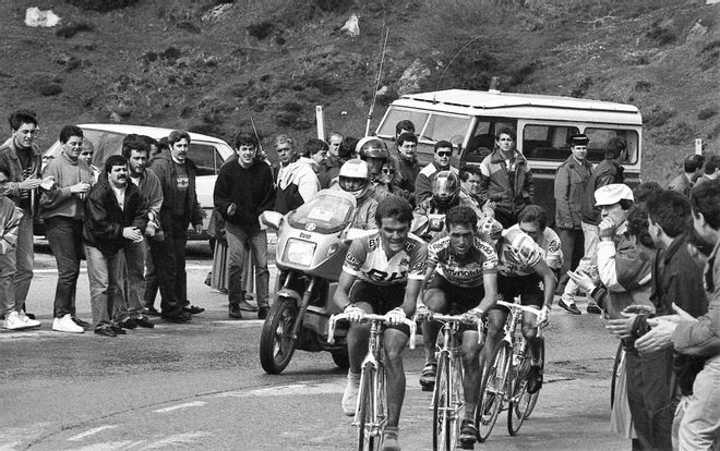 Retratos del ciclismo: una exposición fotográfica recoge la historia del deporte en Asturias
