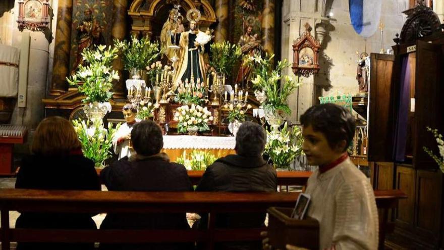 Preparativos de la Semana Santa en la excolegiata de Cangas // Gonzalo Núñez