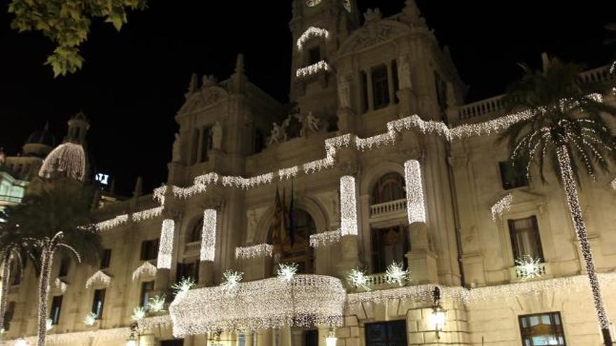 10.000 bombillas iluminan la Navidad en Valencia