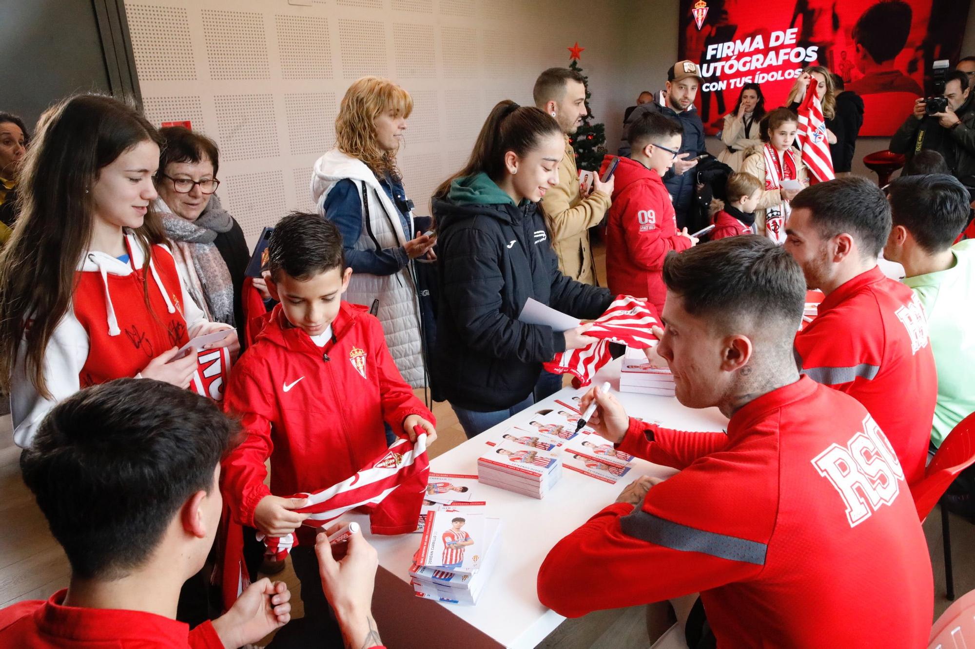 En imágenes: Así fue el encuentro entre aficionados y jugadores del Sporting