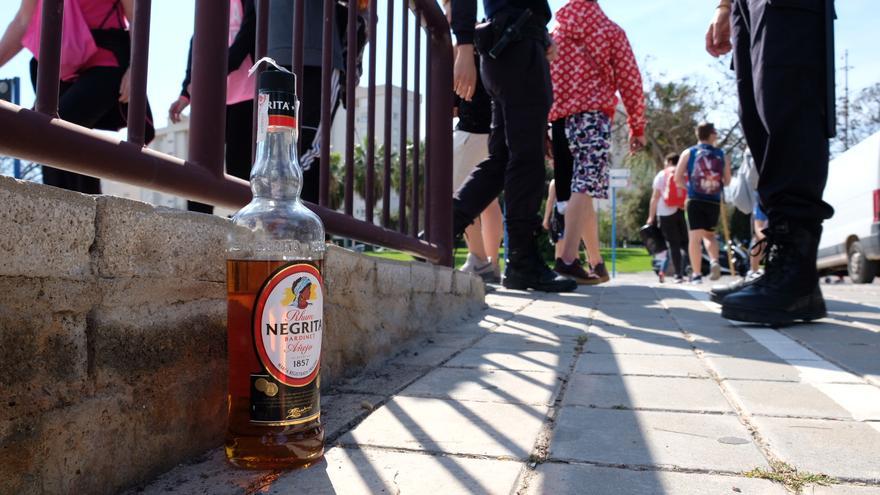 La Policía Local de Petrer disuelve una fiesta con más de 80 menores consumiendo alcohol