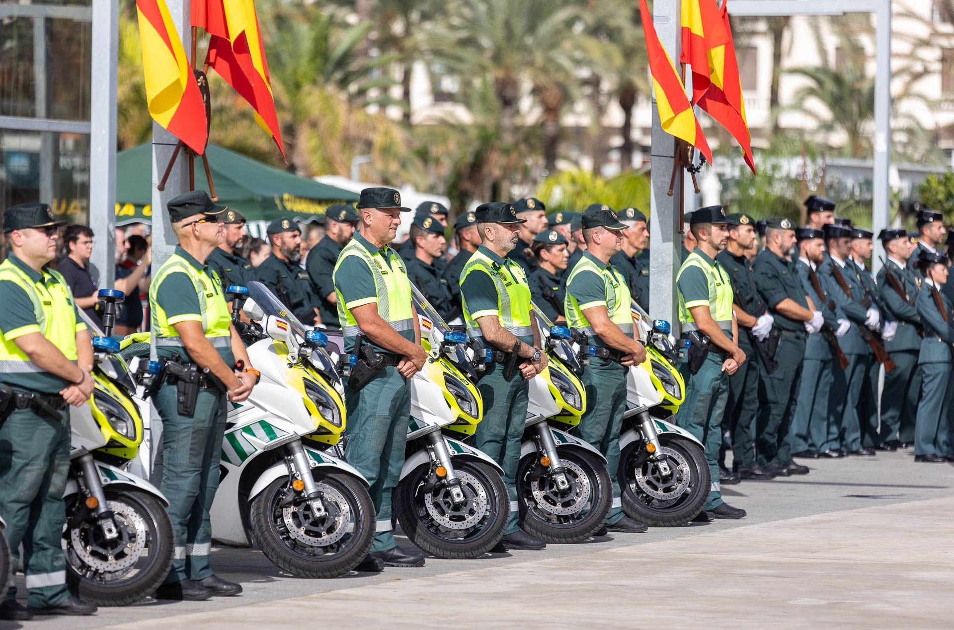 La Guardia Civil de Alicante celebra el día de la Virgen del Pilar en el Puerto