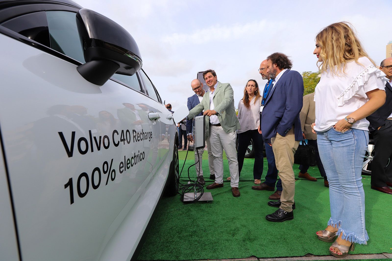 El Vial acoge una gran exposición de vehículos eléctricos