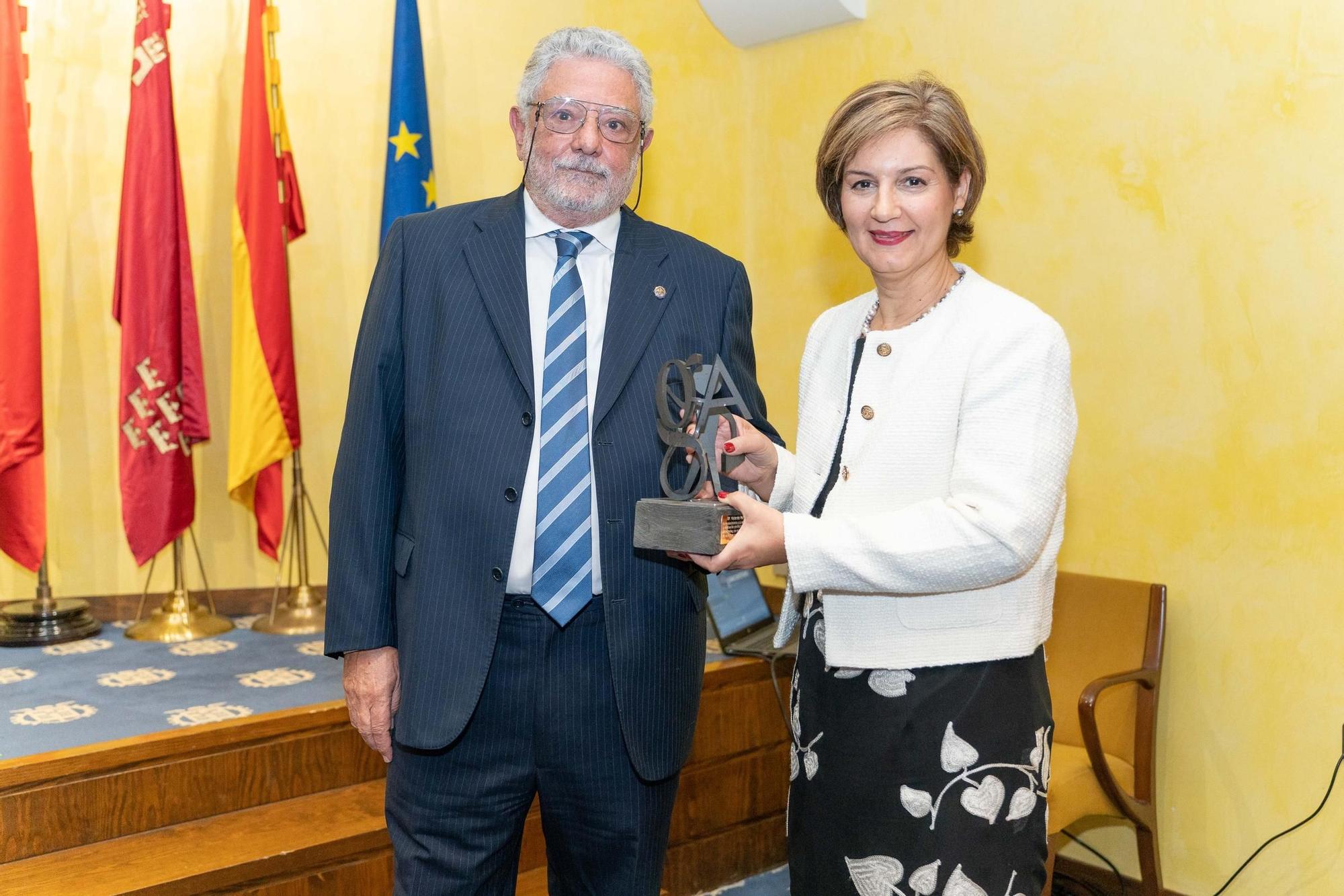 El Colegio de Gestores Administrativos de Murcia celebra patrón y distingue a nuevos colegiados