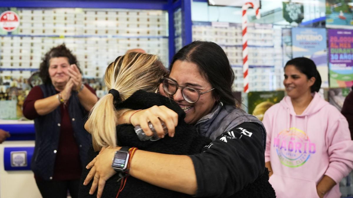 Agraciados con el Gordo de Navidad de 2023 en la Administración La Sarten del Sol en Écija