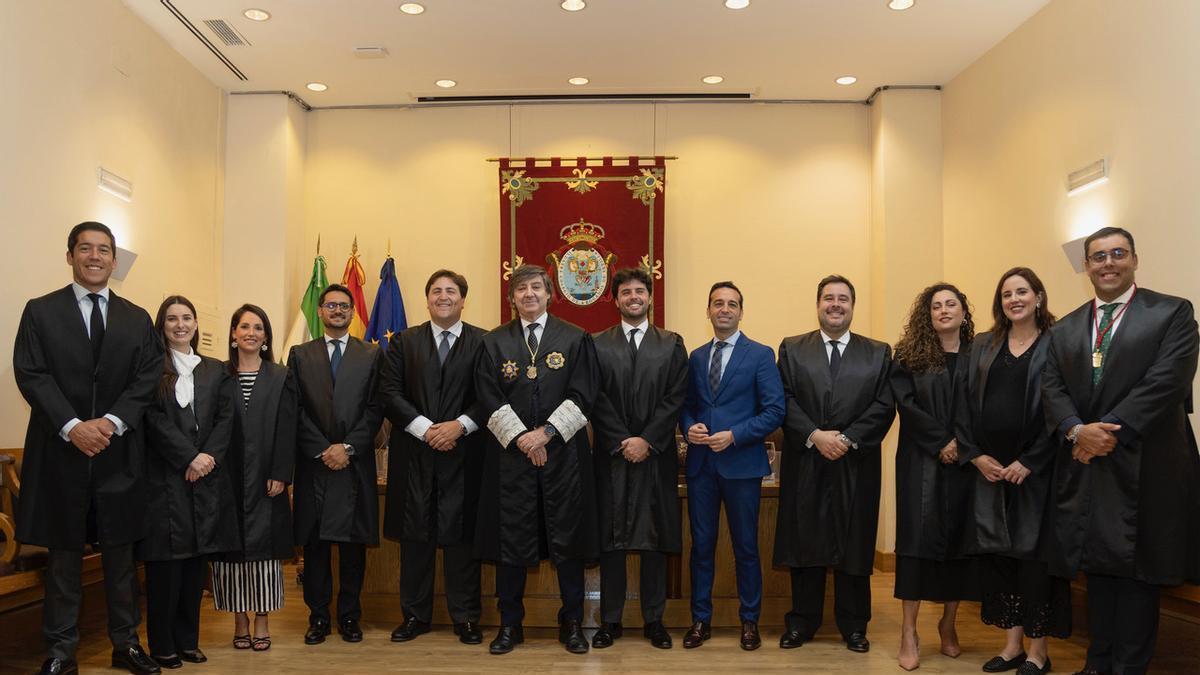 La nueva junta directiva con Óscar Fernández León.
