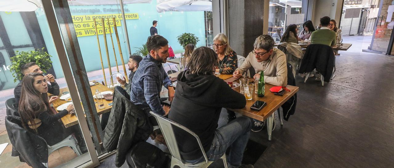 Un local de la hostelería de Elche.