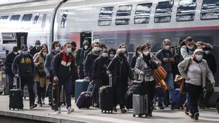 Francia abandonará la obligatoriedad de la mascarilla en interiores a mediados de marzo