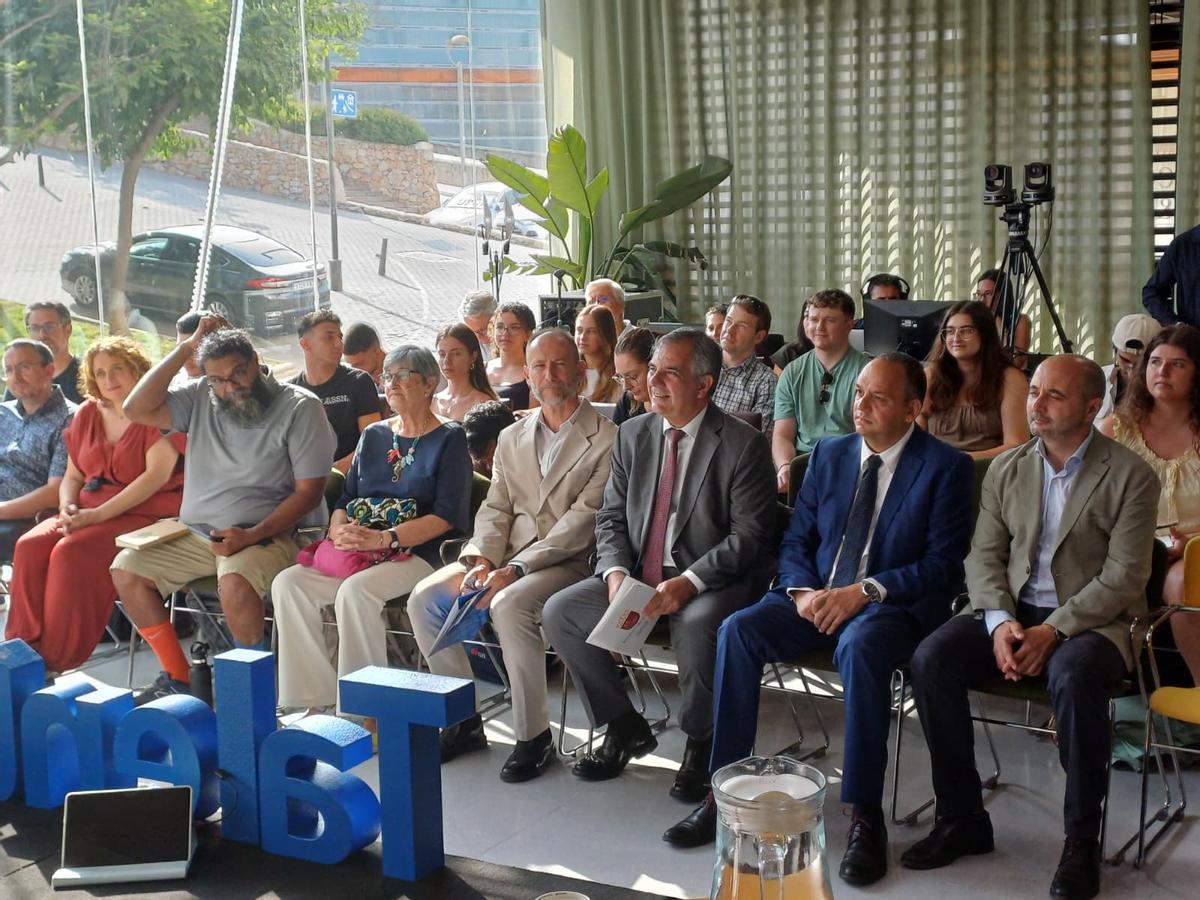 El consejero Juan María Vázquez, junto con el rector de la UPCT, Mathieu Kessler, este lunes en la inauguración de la Summer School 'Mar Menor Living Lab'.
