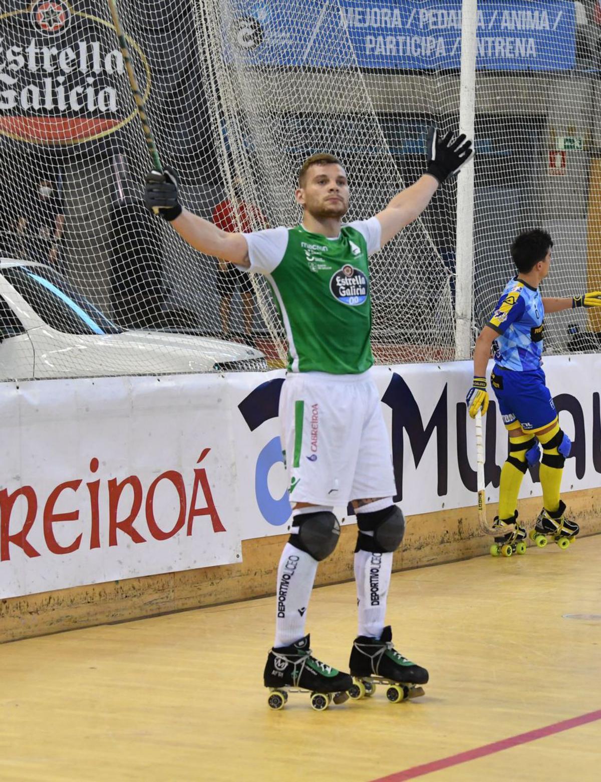 César Carballeira celebra su gol al Barcelona en 2021.
