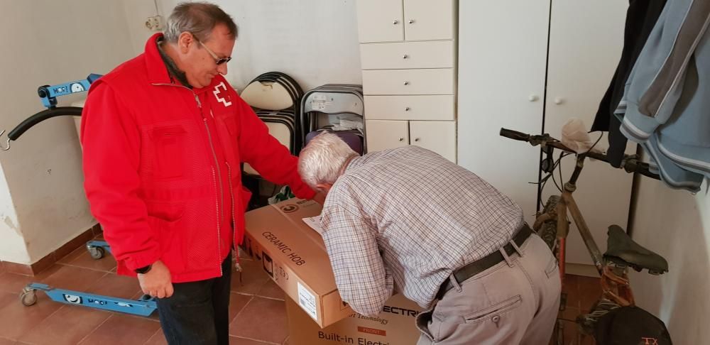 Entrega de electrodomésticos por parte de Cruz Roj