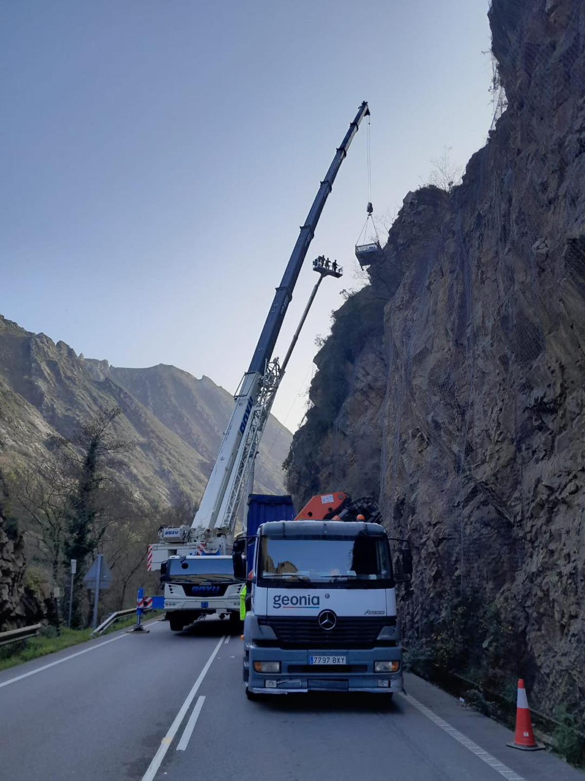 Trabajos en la zona del argayo.