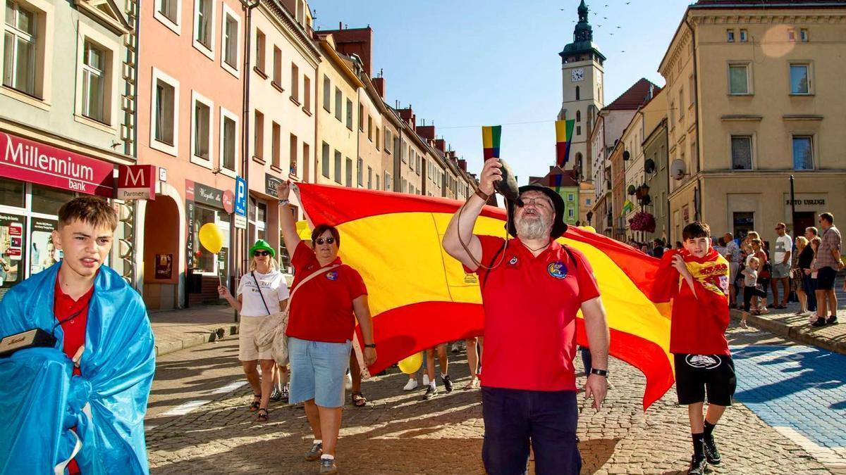 Un momento del desfile por las calles de Zlotorja