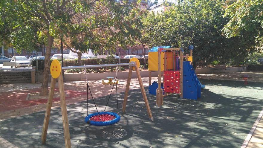 La remodelación del parque de Carolina Álvarez dispone de una nueva zona infantil y una zona de socialización para perros